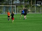 Laatste training S.K.N.W.K. JO10-1 van seizoen 2022-2023 (partijtje tegen de ouders) (19/165)